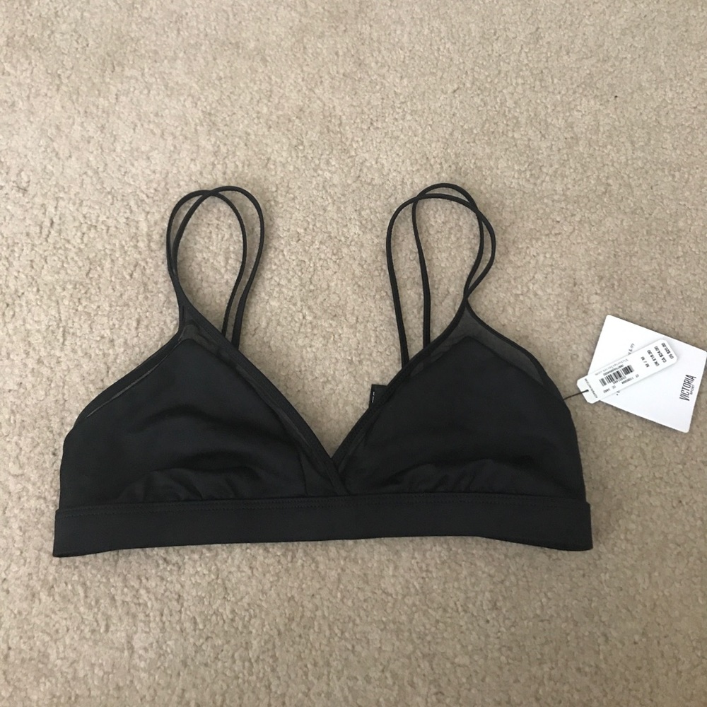 Victoria sport, black bra